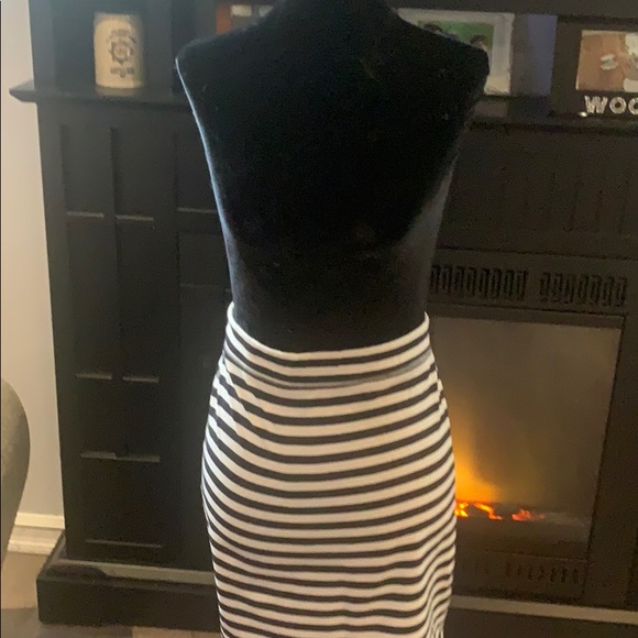 Skirt - Picture 2 of 3